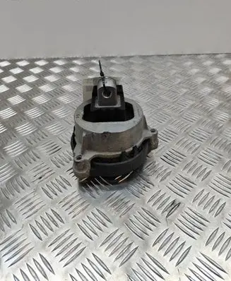 BMW 5 G30 G31 Engine mount bracket 9488384