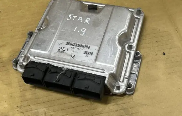 Mitsubishi Space Star Engine control unit/module 0281010438