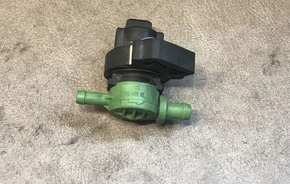 Mercedes-Benz CLC CL203 Turbo solenoid valve 0004708793