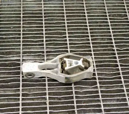 Peugeot 3008 II Engine mount bracket 9808838680