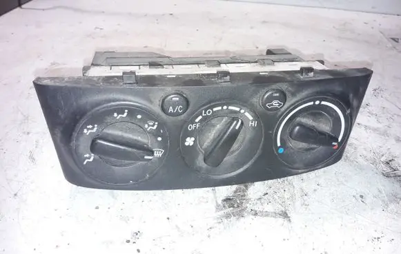 Toyota Avensis T250 Climate control unit 5590005100