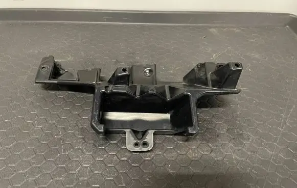 Ford Mustang VI Front bumper mounting bracket FR3B17D961AJ