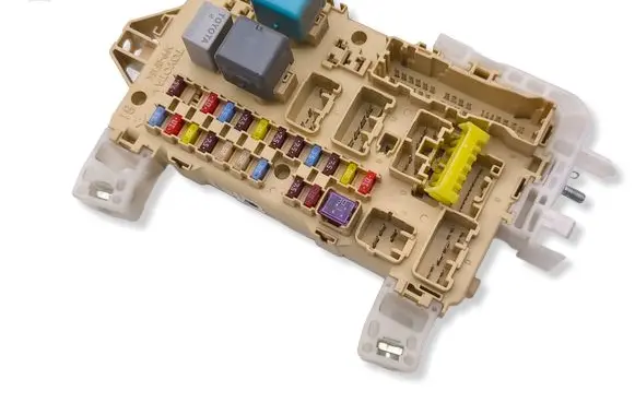 Toyota Corolla Verso AR10 Fuse module 892210F010