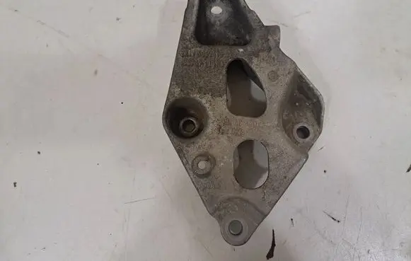 BMW 4 F32 F33 Engine mounting bracket 6859415