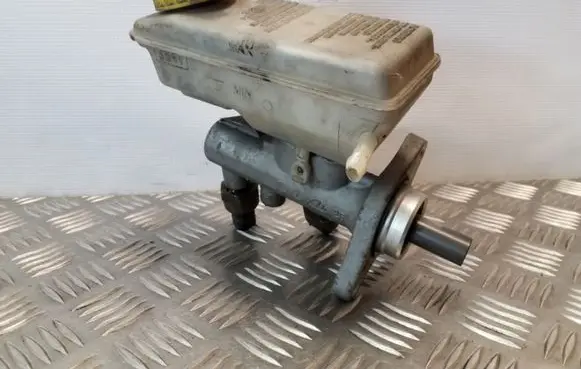 Master brake cylinder