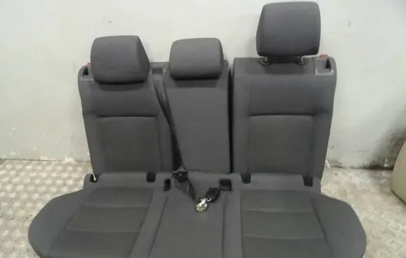 Volkswagen Golf V Second row seats