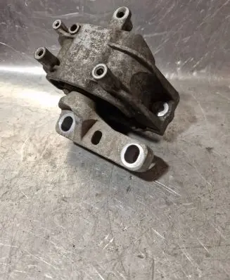 Volkswagen Jetta VI Engine mount bracket 1K0199262C