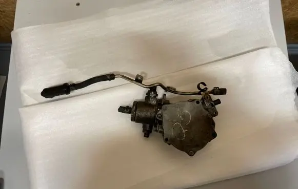 Audi A5 8T 8F Vacuum pump 06J145100G