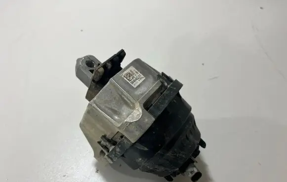 Engine mount bracket