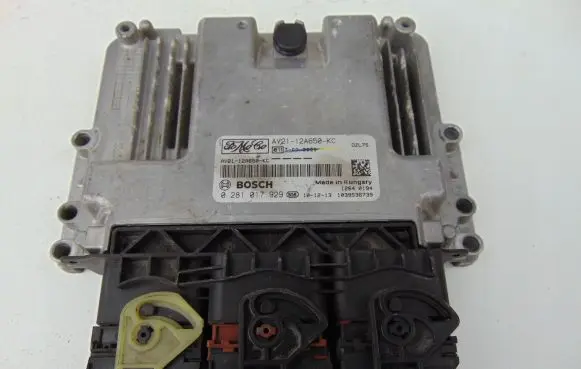 Ford Focus Engine control unit/module AV2112A650KC