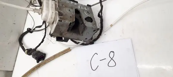 Audi A4 S4 B5 8D Front door lock 8D1837016E