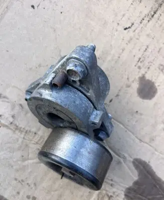 Nissan Navara D40 Alternator belt tensioner 