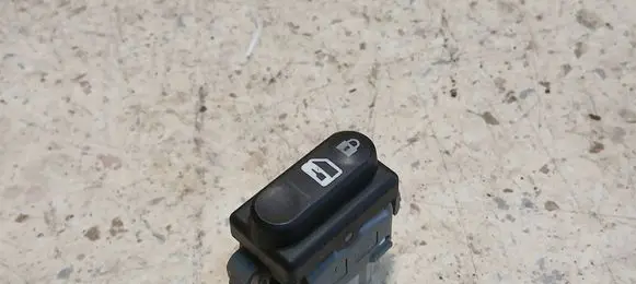 Nissan Primera Central locking switch button 2808202 210000 520014