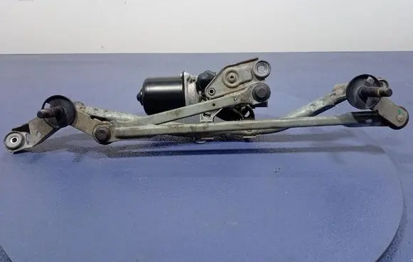 Nissan Qashqai Front wiper linkage and motor 