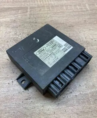 Ford Focus Comfort/convenience module 98AG15K600EE 5WK47220E