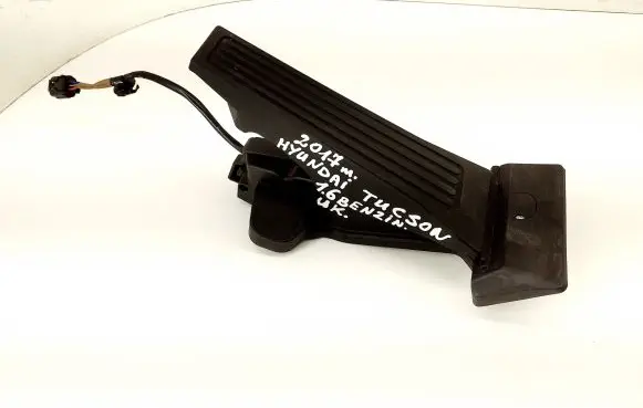 Hyundai Tucson TL Accelerator throttle pedal