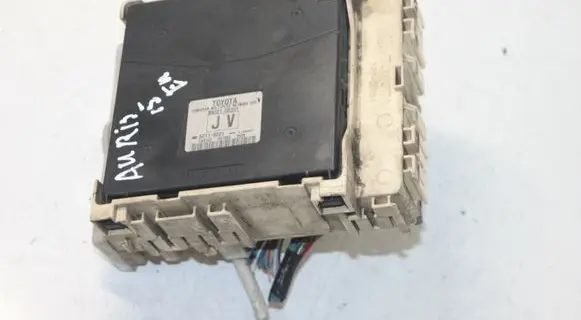 Toyota Auris E180 Fuse box set 8922102331
