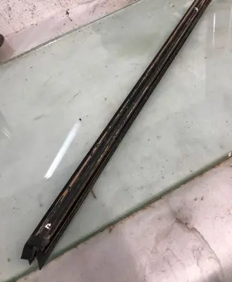 BMW X4 G02 Rubber seal front door window/glass 22330211