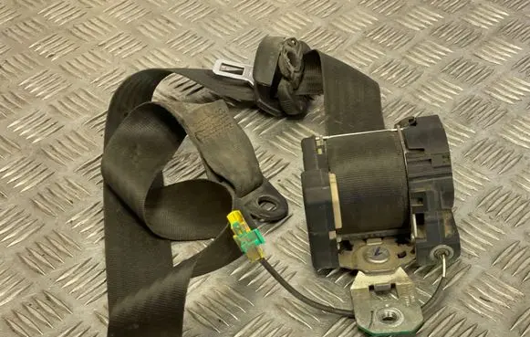 Iveco Daily 35 - 40.10 Front seatbelt 01766801