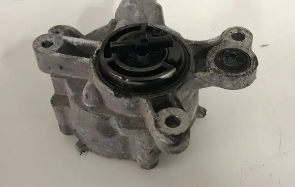 Citroen C4 I Picasso Vacuum pump D1651C10204C
