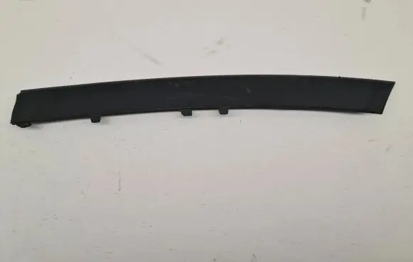 Front bumper splitter molding