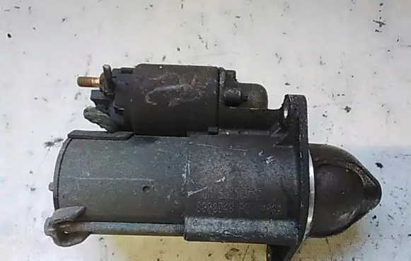 Opel Zafira B Starter motor 55556892