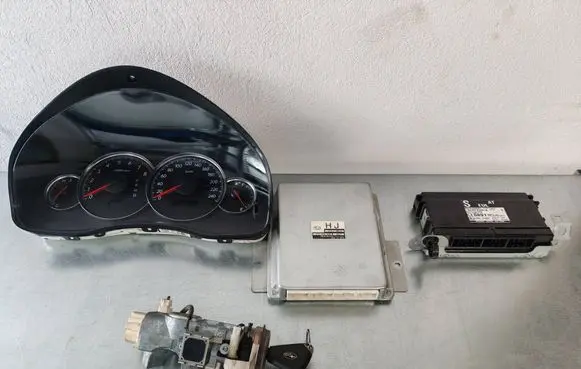 Subaru Legacy Engine ECU kit and lock set 22611AN630 8927 A18000R8M