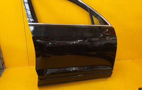 Volkswagen Touareg III Front door