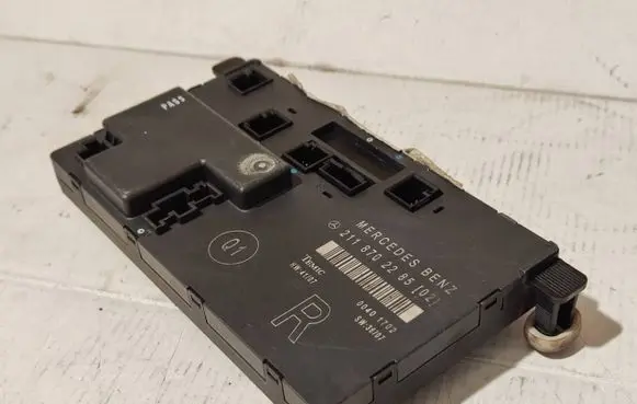 Mercedes-Benz E W211 Door control unit/module 2118702285 00401702