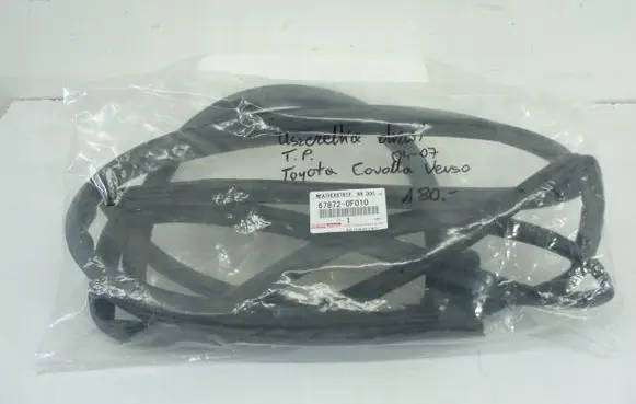 Toyota Corolla Verso AR10 Rubber seal loading door 628720F010