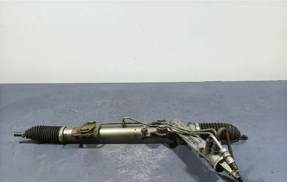 Volkswagen PASSAT B5.5 Steering rack R9014611401