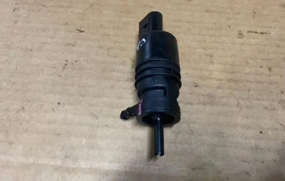 BMW 3 F30 F35 F31 Headlight washer pump 7302589