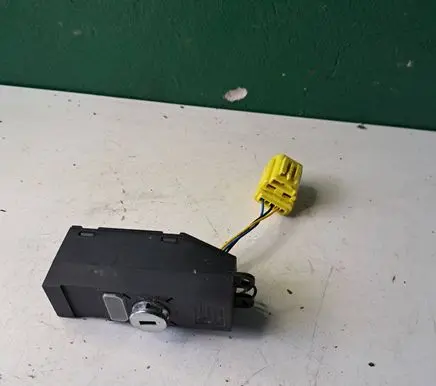 Volkswagen Touareg I Passenger airbag on/off switch 7L6919211