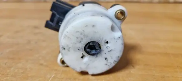Volvo S60 Ignition lock contact 8645228