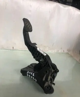 Nissan Juke II F16 Clutch pedal 465034119r