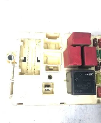 Alfa Romeo 159 Fuse module 60686059 261006 77572999