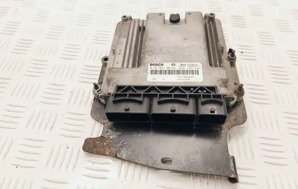 Opel Vivaro Engine control unit/module 237103984R 237107550R