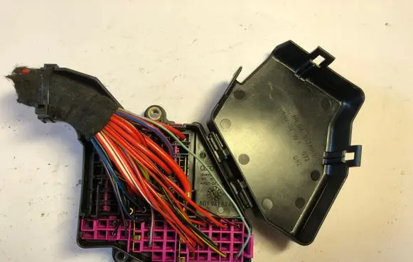 Audi A6 S6 C6 4F Fuse module 8D1941824 6790 0539224453