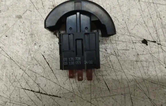 Opel Astra F Hazard light switch 09138059 09131728