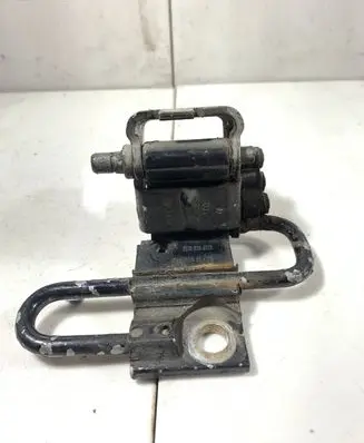 Audi A6 S6 C6 4F Front door lower hinge 8E0831411B