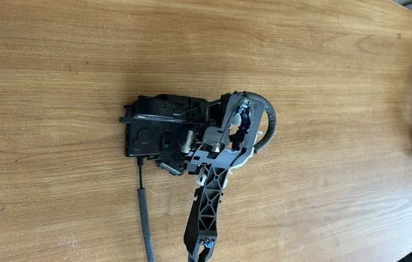 KIA Sportage Front door lock