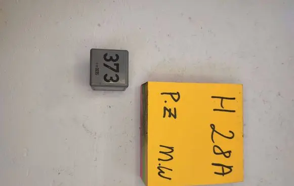 Volkswagen PASSAT B5 Other relay 8D0951253A