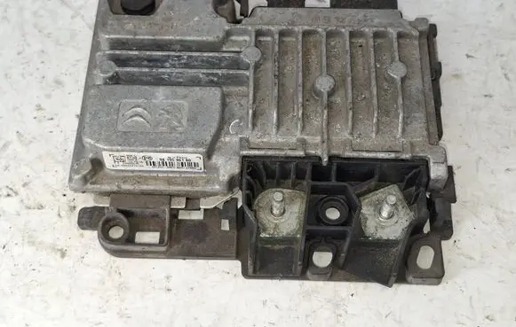 Peugeot 208 I Other control units/modules 9819596180 28535616 00644210162