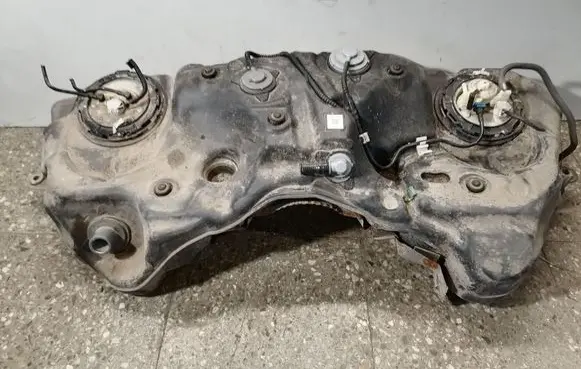 Toyota Avensis T270 Fuel tank 711130620 7702038421 7770430210
