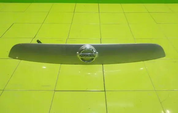 Volkswagen Golf IV Rear light center trim bar blend 908681K26A RP80 908681KR6A
