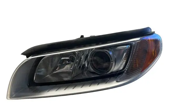 Volvo V70 Headlight/headlamp 31383540