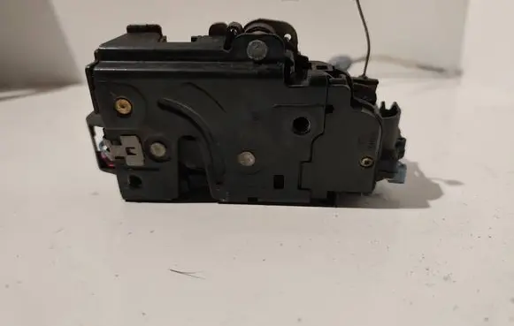 Volkswagen Touareg I Front door lock 3D1837015 991562101