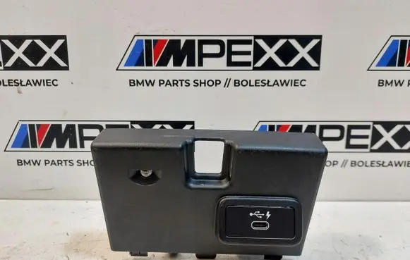 BMW 3 G20 G21 USB socket connector 