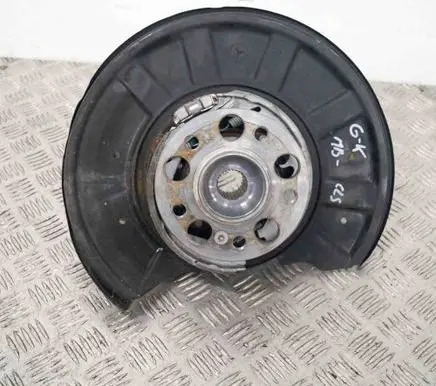 Mercedes-Benz CLS C218 X218 Rear wheel hub A2124201285