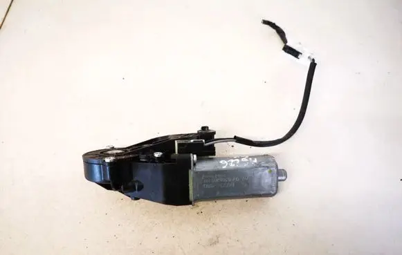 Mercedes-Benz C W203 Seat adjustment motor 0390203207
